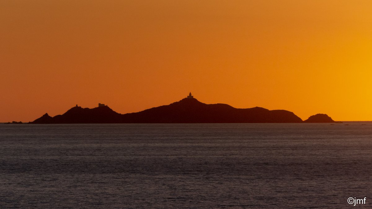 Coucher de soleil du jour sur les iles Sanguinaires 
#Porticcio #Ajaccio #Corse #Corsica #Island #Photography
