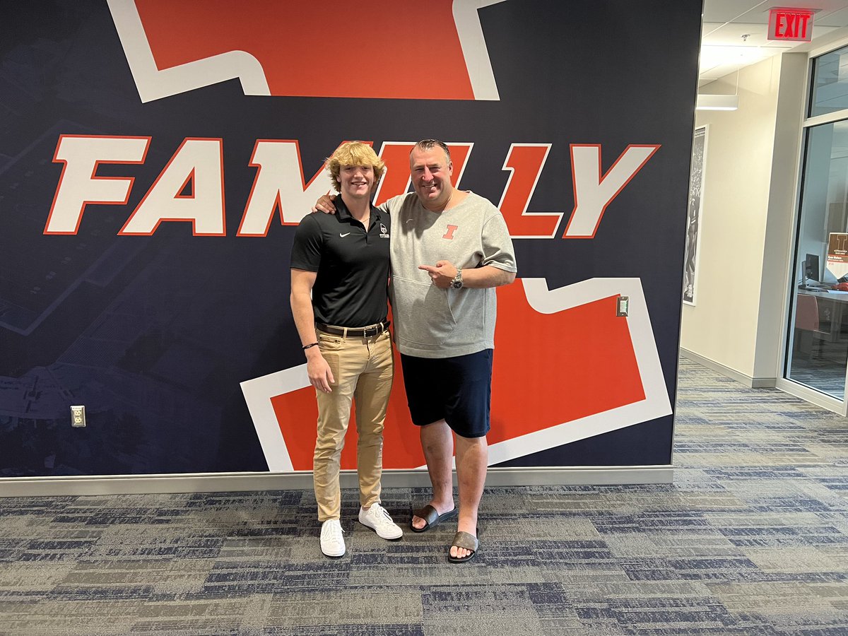 DeclanDuley's tweet photo. Beyond blessed to have received an official offer from the University of Illinois!! Huge thank you to Coach @BretBielema, @froelich51, and @coachbenmiller!!
@OneOnOneKicking @T_Bene23 @coachHassett15 @BFentress @_Mike_McCabe @HKA_Tanalski @KohlsKicking https://t.co/gj3sElWLZ4