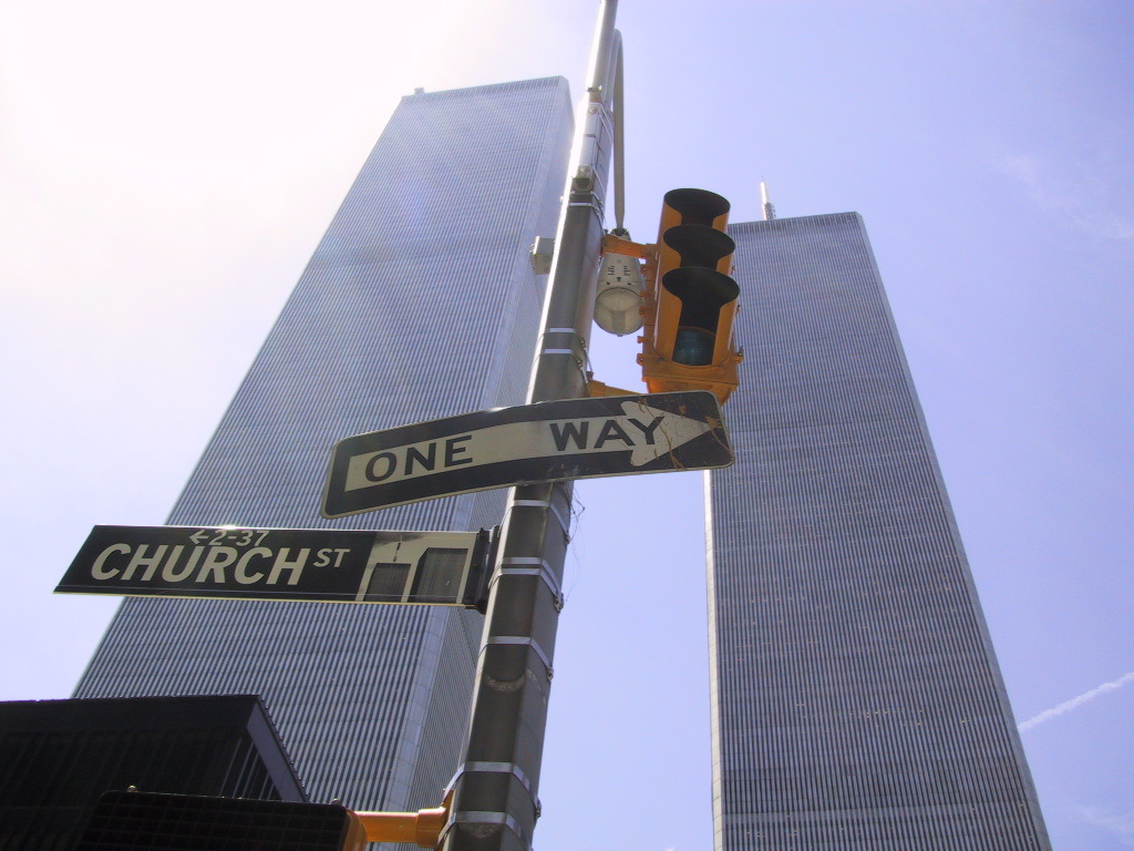 sensasonic's tweet photo. @HeRmYa_1 J'ai eu la chance de vivre et travailler dans Manhattan en 2000-2001 et je passais devant tous les matins quand j'allais au bureau. Quelques jours avant de partir en Juin 2001 je me suis dit que ça serait dommage de ne pas aller sur le toit et j'ai pris des photos, en touriste😊 https://t.co/xvcTAi04rb