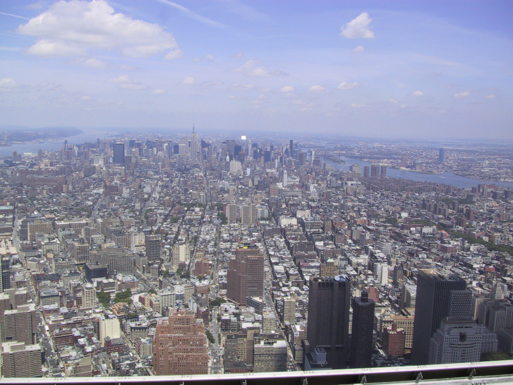 sensasonic's tweet photo. @HeRmYa_1 J'ai eu la chance de vivre et travailler dans Manhattan en 2000-2001 et je passais devant tous les matins quand j'allais au bureau. Quelques jours avant de partir en Juin 2001 je me suis dit que ça serait dommage de ne pas aller sur le toit et j'ai pris des photos, en touriste😊 https://t.co/xvcTAi04rb