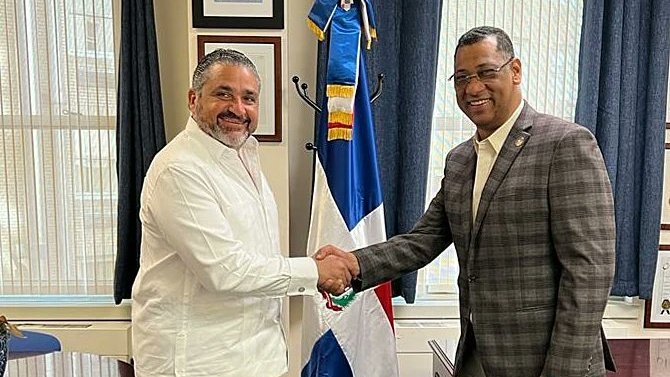 juntacentral's tweet photo. Nuestro miembro titular, @samirchamiisa, durante su visita por #Boston, sostuvo una reunión con el cónsul general de la República Dominicana en ese estado, Enrique García, con el fin de materializar acuerdos de colaboración para el fortalecimiento de ambas instituciones. https://t.co/qviwTQoA18