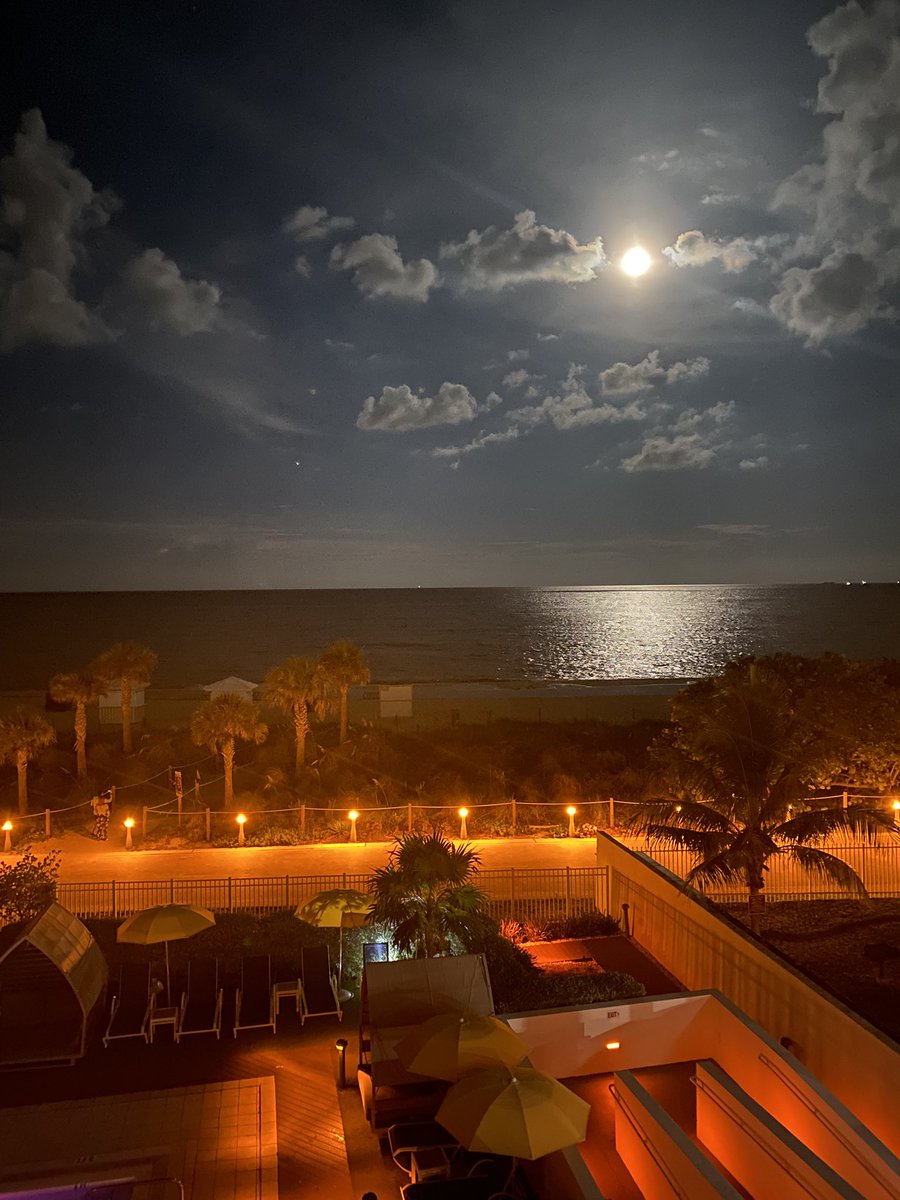 EPdrNate's tweet photo. SMT-1 in Miami. Intimate group of PTs is getting the upper cervical manipulations down! Fantastic clinic with Chainwork and a beautiful beach setting at night. 🏝 #AAMT https://t.co/nToQG7lO6Z