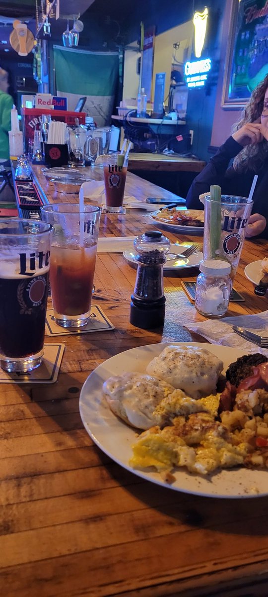 tazzman22's tweet image. Nothing like having a #Guinness Beer,  BloodyMary and #PubBrunch in an #Irish Pub here at O'Connell's Pub
Sláinte 🍻