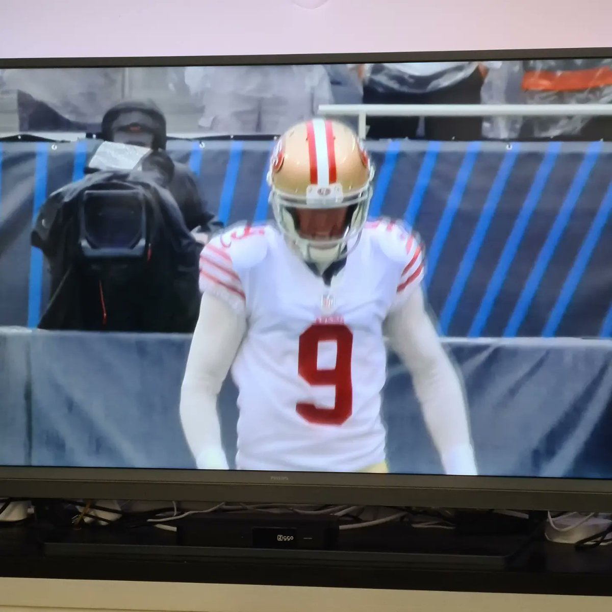 RemcovanEijden's tweet photo. NFL season weer begonnen.

Go niners.

#niners #49ers #nfl #SanFrancisco #SanFrancisco49ers https://t.co/AbauhgC1Pa
