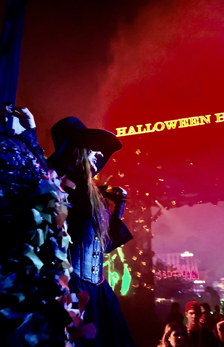 Freaks_HHN's tweet photo. Who are we going to see in the fog tonight? #HHN31 @HorrorNightsORL https://t.co/Ycq5BbPbAM