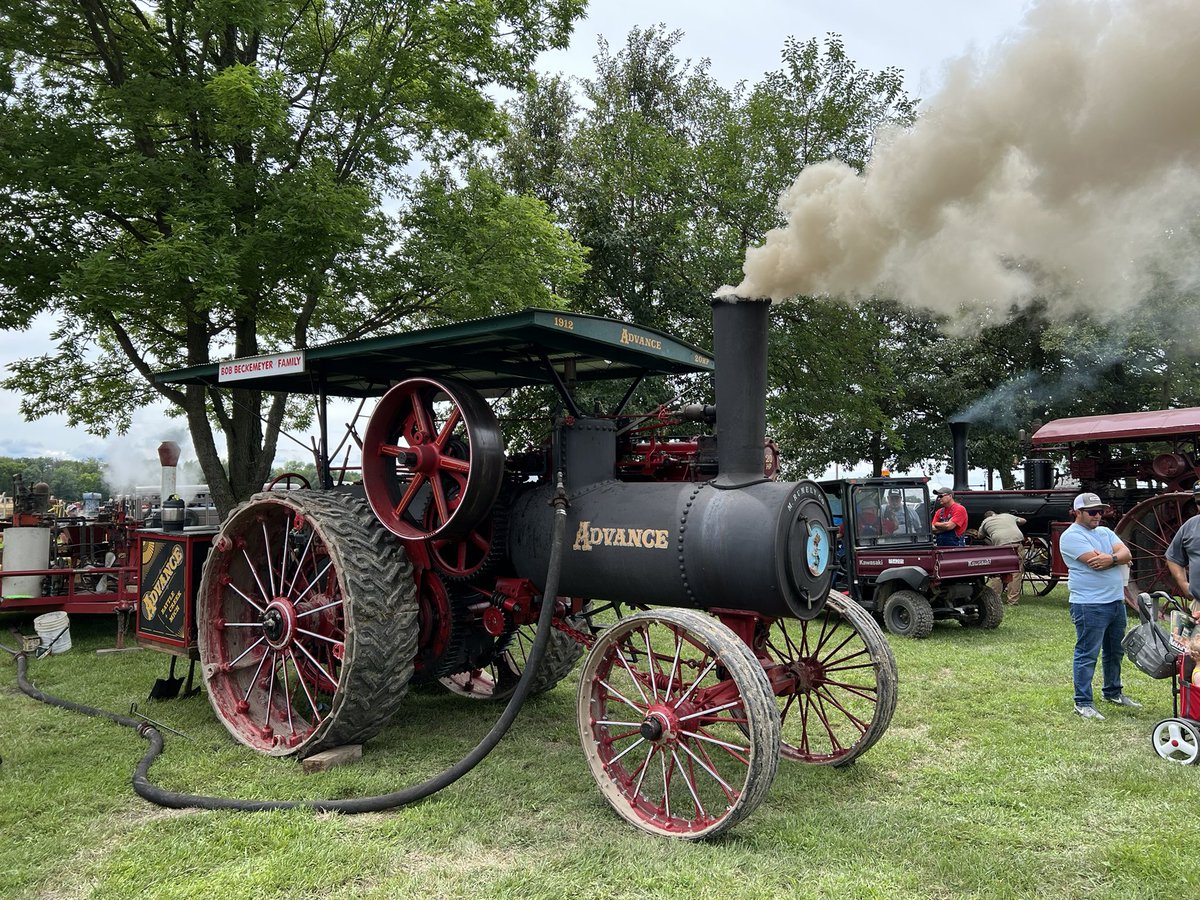 SomeplaceAnothr's tweet photo. Hi, Yesterday cool video was from my visit to Heritage days in Greenville Illinois 🤠 #GreenvilleIL #Illinois #tractor #tractors #steamtractor #steampower #Festival #history #tractorshow https://t.co/P9uTeWgmAB