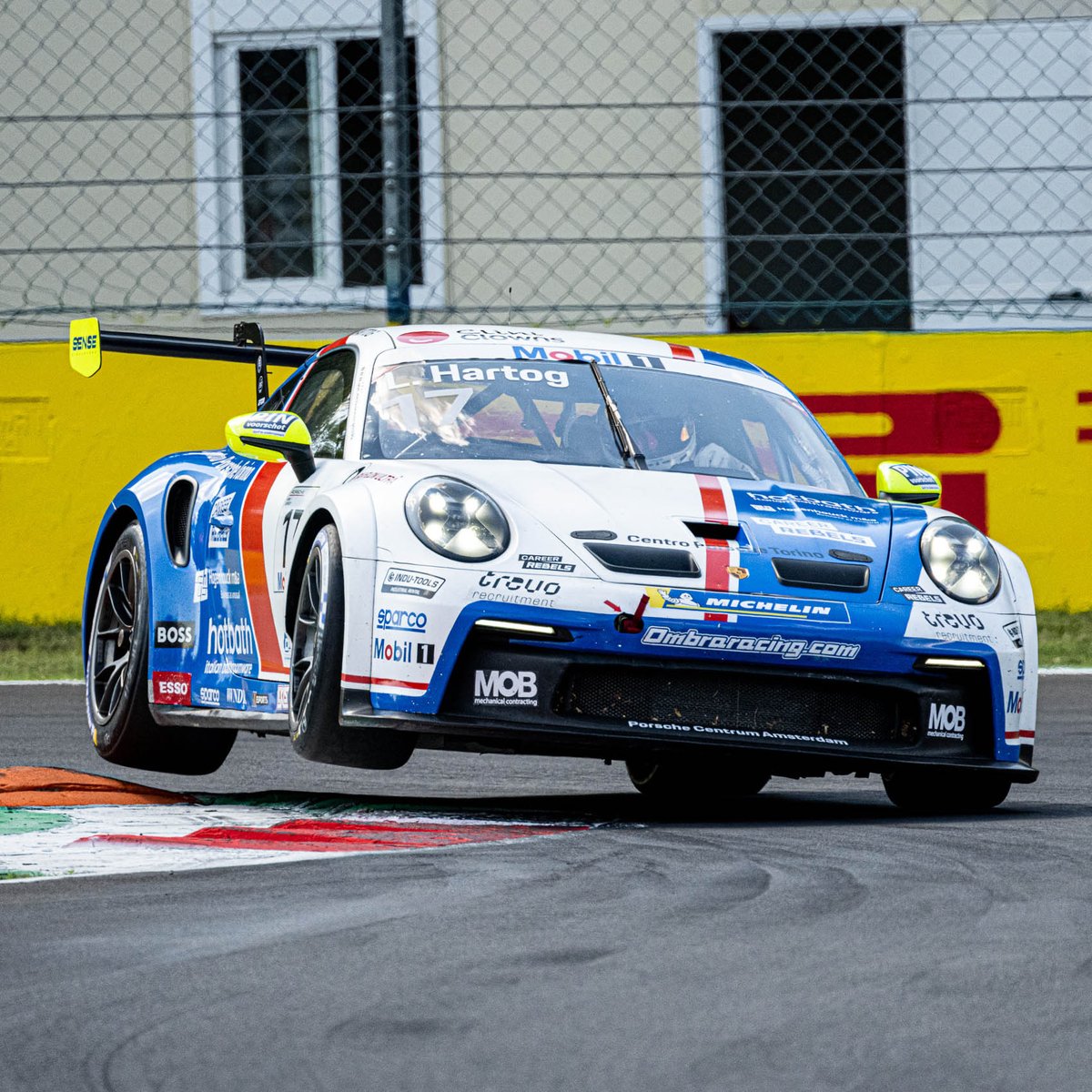 PorscheSupercup's tweet photo. #PorscheMobil1Supercup – After overall winner Bastian Buus next placed rookies at #Porsche #Supercup finale @Autodromo_Monza were @ombraracing’s @loekhartog (#911GT3Cup no. 17), Alexander Fach (no. 8) and his #FACHAUTOTECH teammate @HanafinLorcan (no. 9)
@PorscheRaces https://t.co/kd9631QFRz