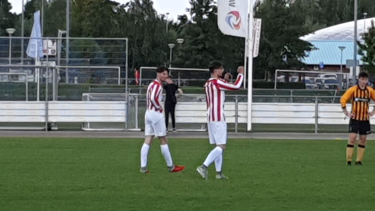 JPvanAlten's tweet photo. Vandaag bij @svdenhoorn JO23-3 in de beker tegen @hvv JO23-1. Veel doelpunten tegen, dus maar gewoon rustig blijven en doorwerken naar beter voetbal. https://t.co/3EmJ5YbDfK