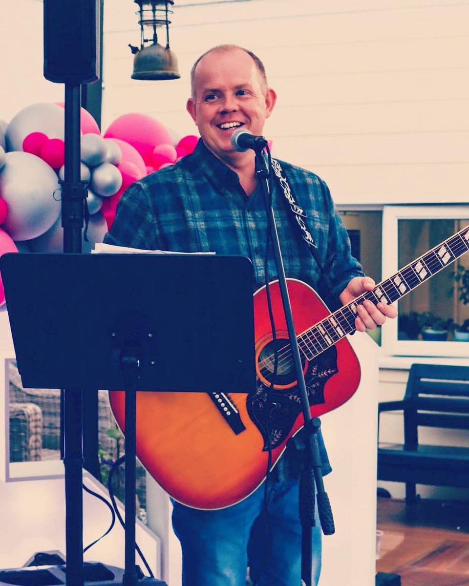 Had a great night performing at a house party. Brilliant atmosphere from start to finish! 🏠🎶👍

#singer #birthday #birthdayparty #party #musician #essex #stanfordlehope