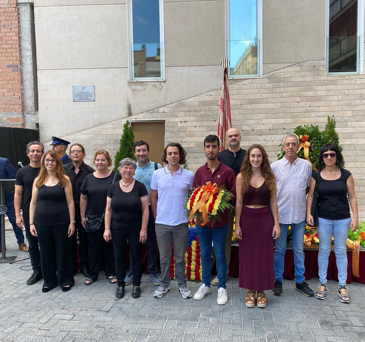 Orfeó Reusenc (@orfeoreusenc) on Twitter photo 🔸 Avui hem realitzat l’ofrena foral durant l’acte commemoratiu de la Diada de Catalunya. També els cantaires de l’Orfeó Reusenc han participat amb “El Cant de la Senyera” i “Els Segadors”. 🔸 Avui hem realitzat l’ofrena foral durant l’acte commemoratiu de la Diada de Catalunya. També els cantaires de l’Orfeó Reusenc han participat amb “El Cant de la Senyera” i “Els Segadors”.