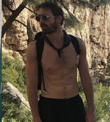ideadrop's tweet photo. Aaron Rodgers took a bunch of ayahuasca to become Sporty Lee Pace. Now we just need Scary, Baby, and Ginger. https://t.co/FQjnTaCmFv