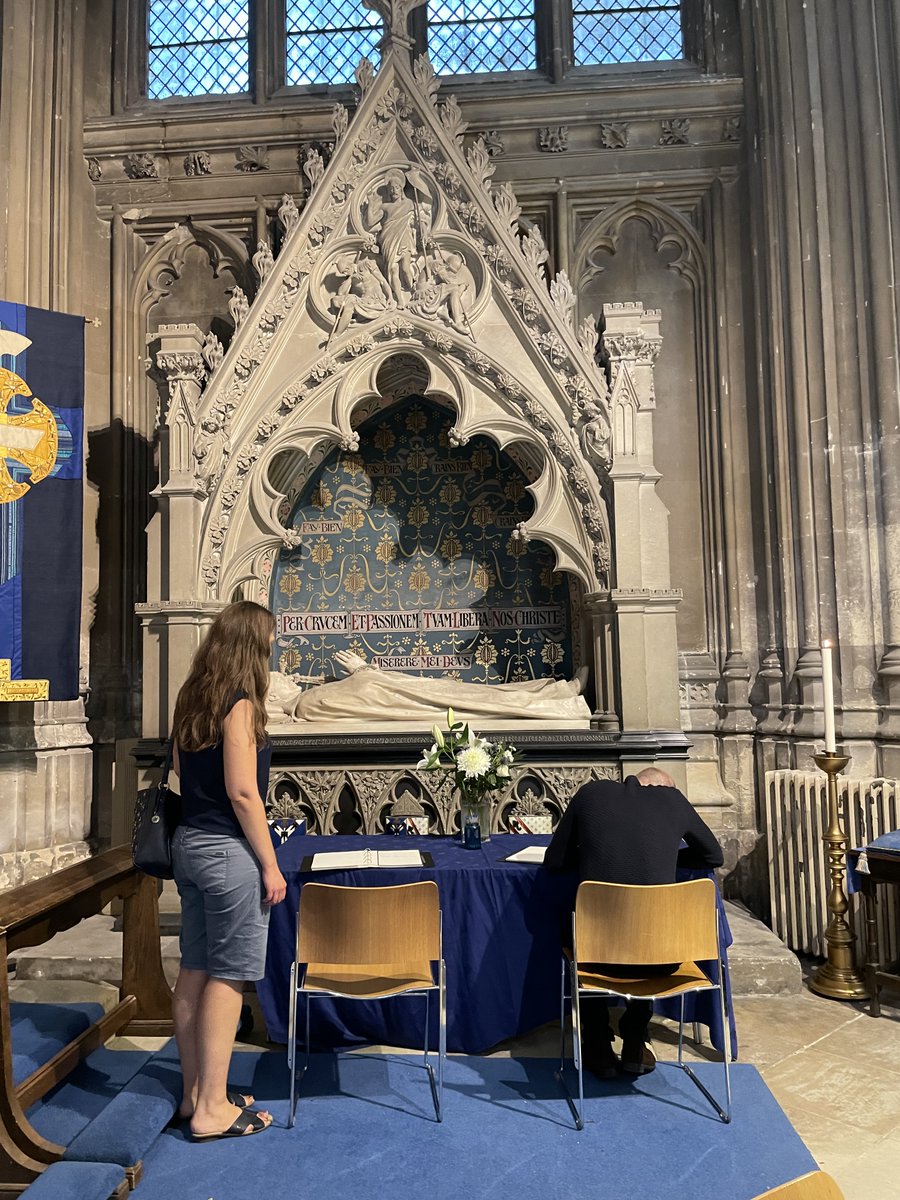 Jan_Leeming's tweet photo. On duty @No1Cathedral1 today. Was fortunate to be able to sign the #BookofCondolence. People queued all day to sign. Also attended #Proclamation in the #Buttermarket - history in the making. We all sang #GodSavetheKing and cheered 3 times😘 https://t.co/TPJbjl0tpc