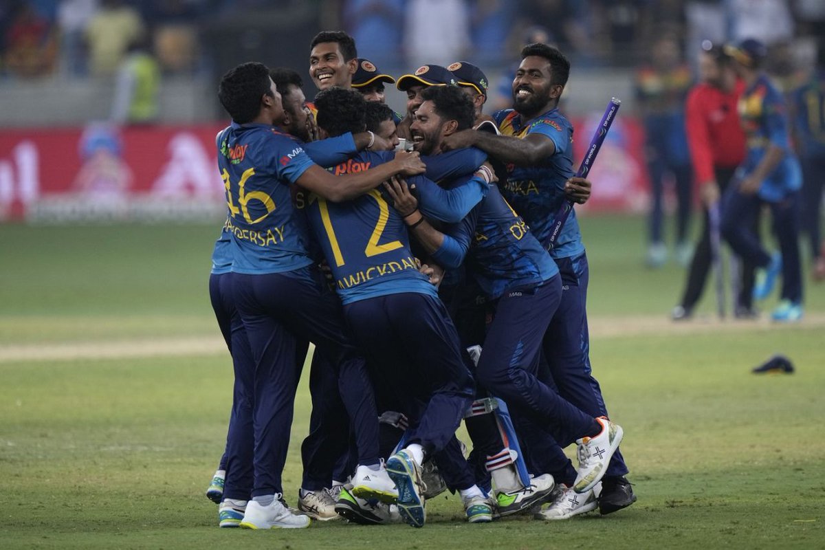 SriLankaTweet's tweet photo. 🇱🇰❤ https://t.co/wl20QDOVqg