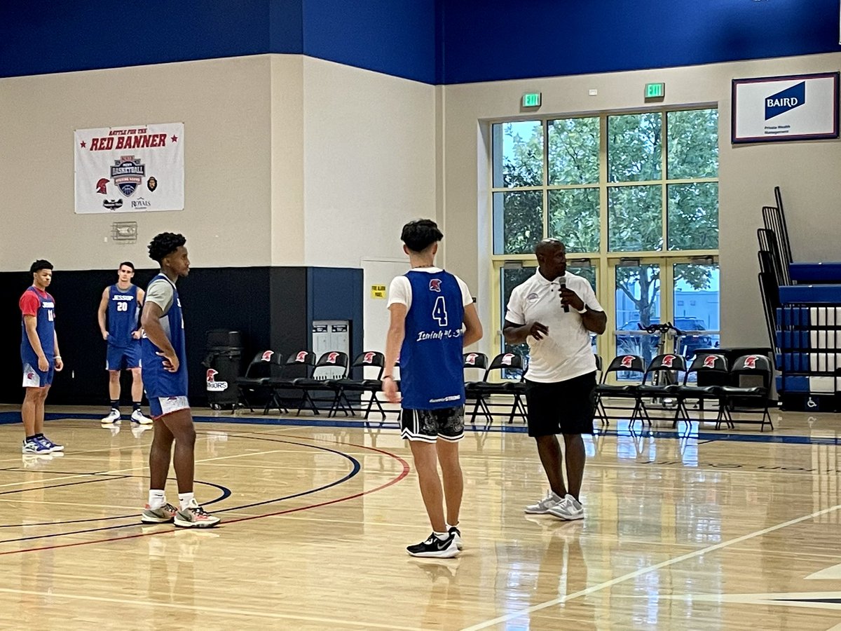 On behalf of the Sac🏀Coaching Clinic, a big shoutout to @CoachJimLes @GregClink @CoachVonVogt @CoachBLaird & Coach Bobby Jackson @StocktonKings for an outstanding clinic yesterday at William Jessup! Tons of coaching nuggets were shared & feedback received was great! @coachsitt