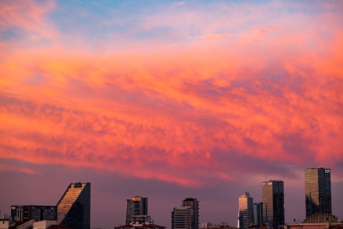 CollectionBety's tweet image. GN my frens!🌆

#nftart  #nft #nftcollector #NFTCollection #NFTGiveaways #NFTs #nftart #NFTProject #NFTartist #nft #OpenSeaNFT #photography #photooftheday #photographers #city #clouds  #cityphotography #siluet