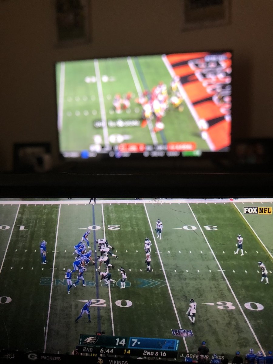 toriyorgeytv's tweet photo. Now, you all know I BLEED green #GOBIRDS, but of course we now show love to the Steelers too! How our Sundays will be looking for the next few months 😎 #TwoScreens #TwoGames #OneStressedTori https://t.co/kgTkQlgbkD