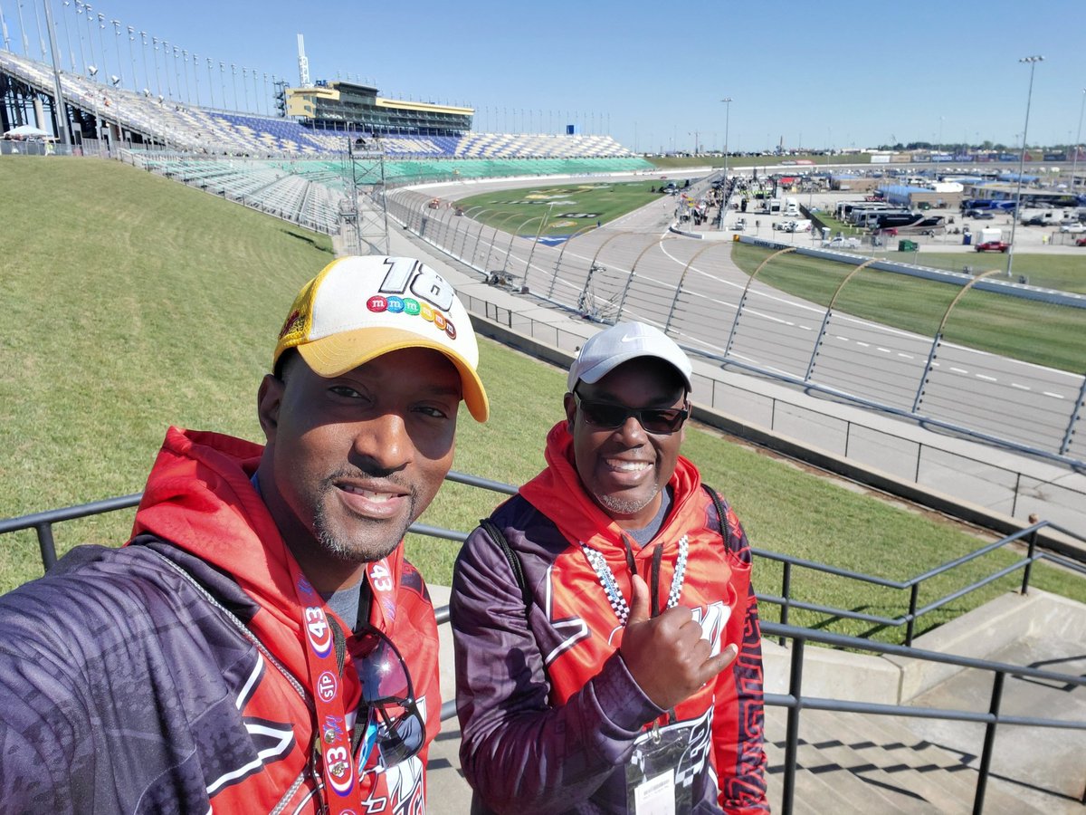 LarryHendersonJ's tweet photo. Let's go Racin'. #NASCAR #NASCARPlayoffs #KACNation #KansasSpeedway @drbrj1969 @KyleBusch https://t.co/vXqia4q8fW