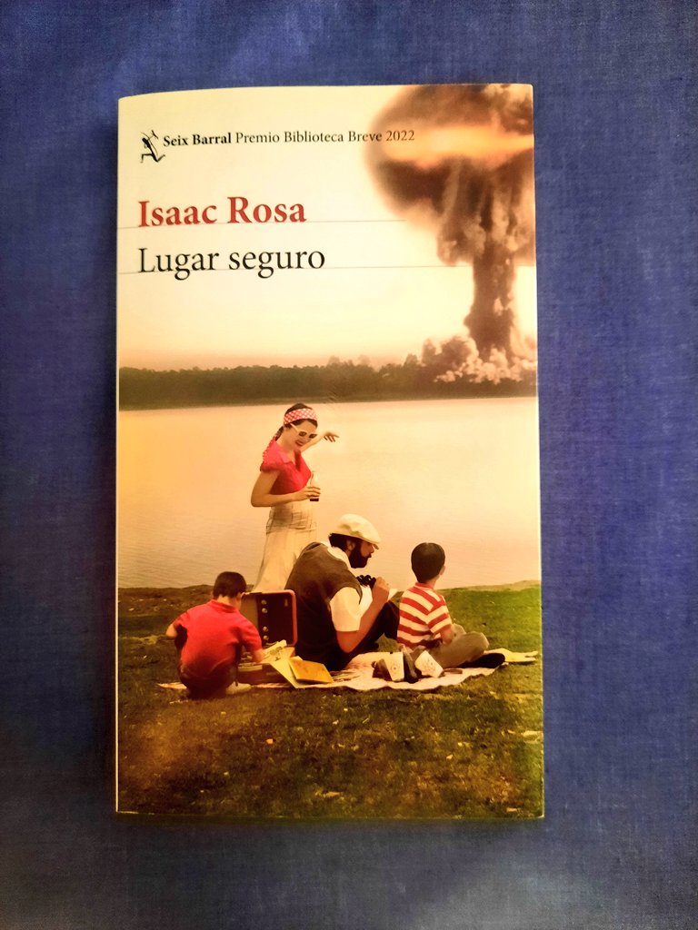 PalomarArcon's tweet photo. "Lugar seguro" pot ser l'aïllament conseqüència de la desconfiança i la por o la il•lusió que donen els records dels moments de felicitat a la infantesa.

#LugarSeguro #IsaacRosa #JoLlig https://t.co/l9t4vdpOHe