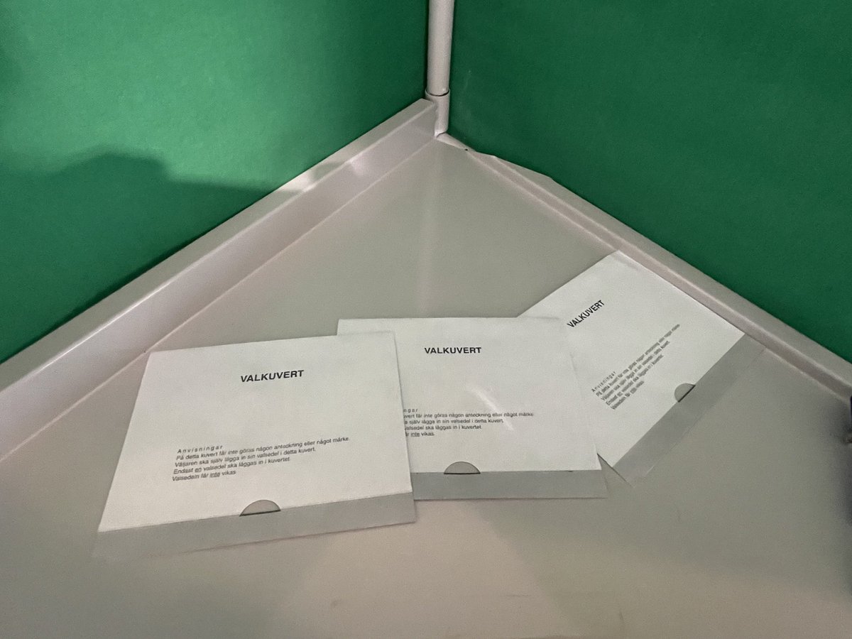 #Suecia celebra hoy unas elecciones muy igualadas entre los bloques. La lucha contra el crimen y la inmigración, junto con la crisis energética, han sido los temas dominantes!