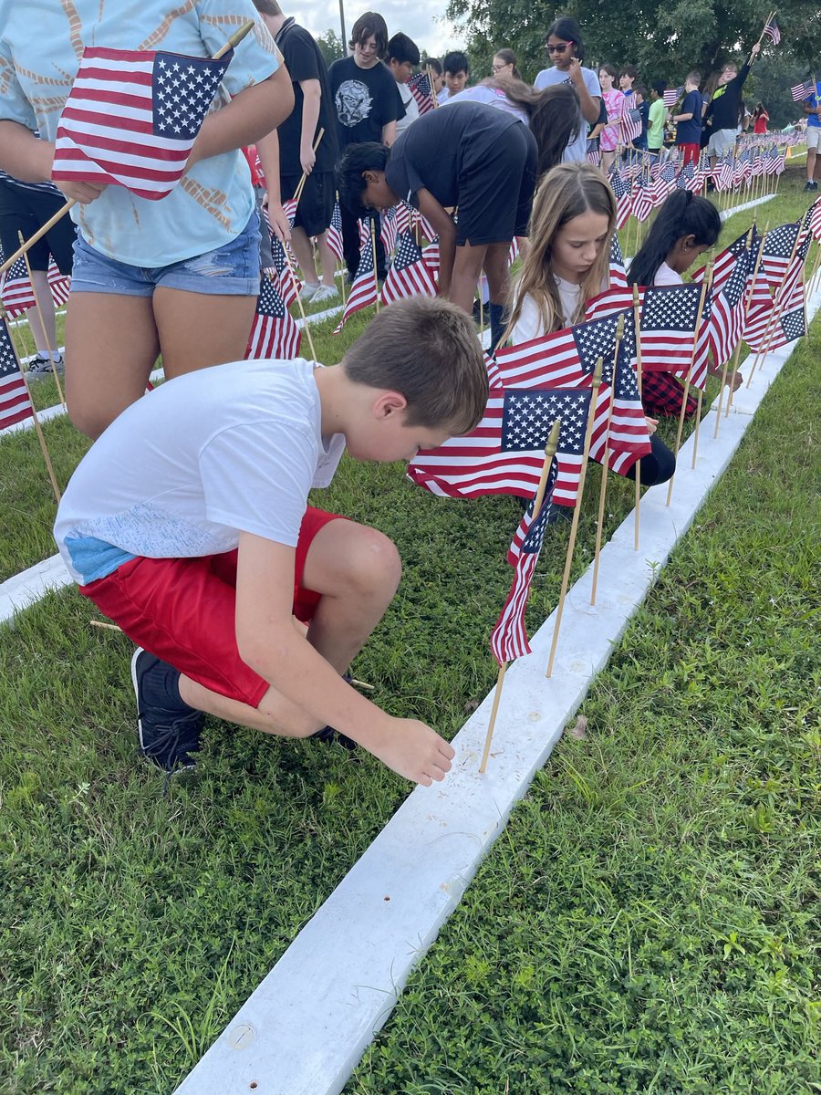 LibertyMDL's tweet photo. Last week, our students honored the legacy of Liberty’s beginning and the memory of those lost on 9/11. So We are so proud of our students who embodied respect and reflection. Their small acts of kindness and service captured the spirit of our nation after that harrowing day. https://t.co/zSzgzawRzn