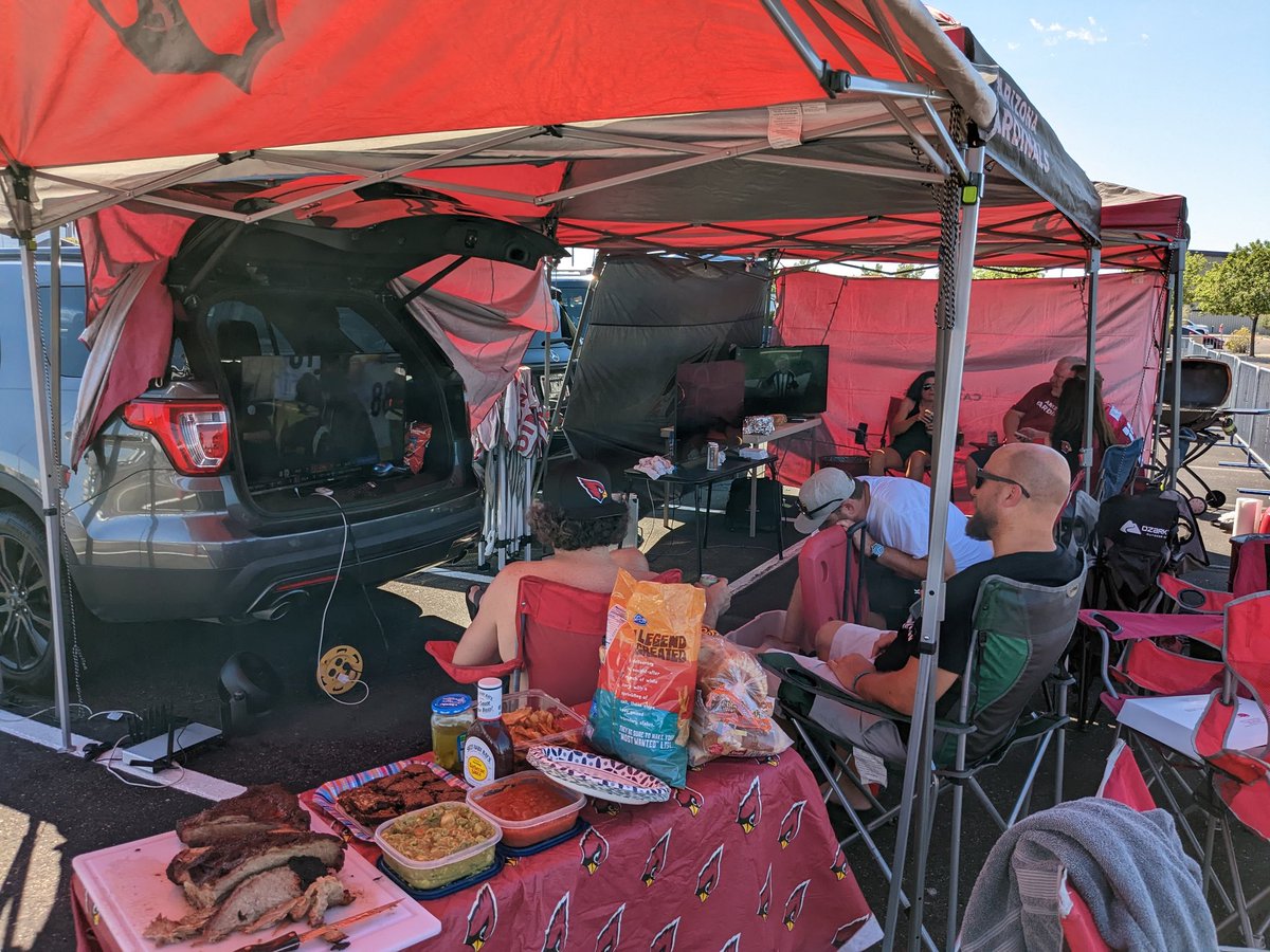 Week 1 Tailgate 🔥🔥🔥, now powered by Starlink + Solar + Battery. #CardsvsChiefs <a href="/elonmusk/">Elon Musk</a> <a href="/SpaceX/">SpaceX</a> <a href="/AZCardinals/">Arizona Cardinals</a>