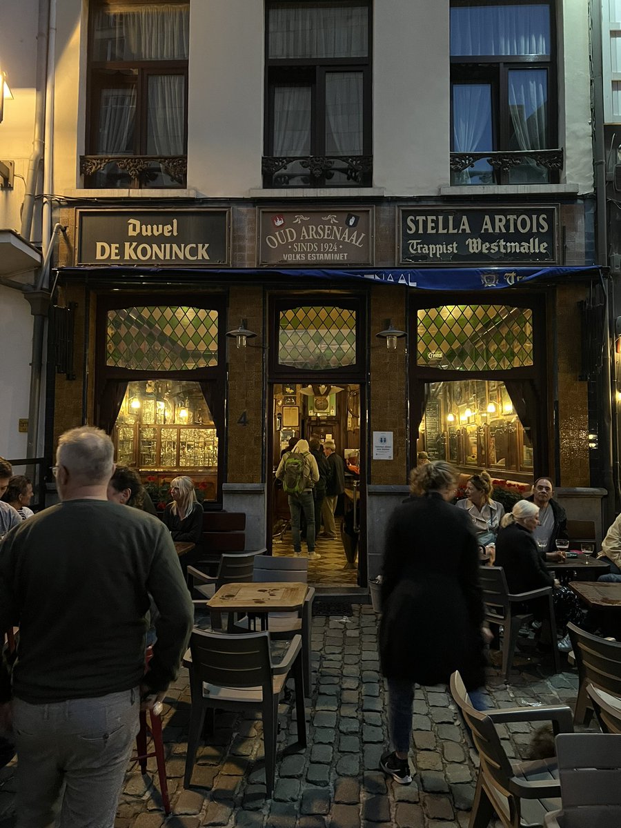 tranquilgooner's tweet photo. @arseblog a happy little find in Antwerp https://t.co/kpAwHwmrkf