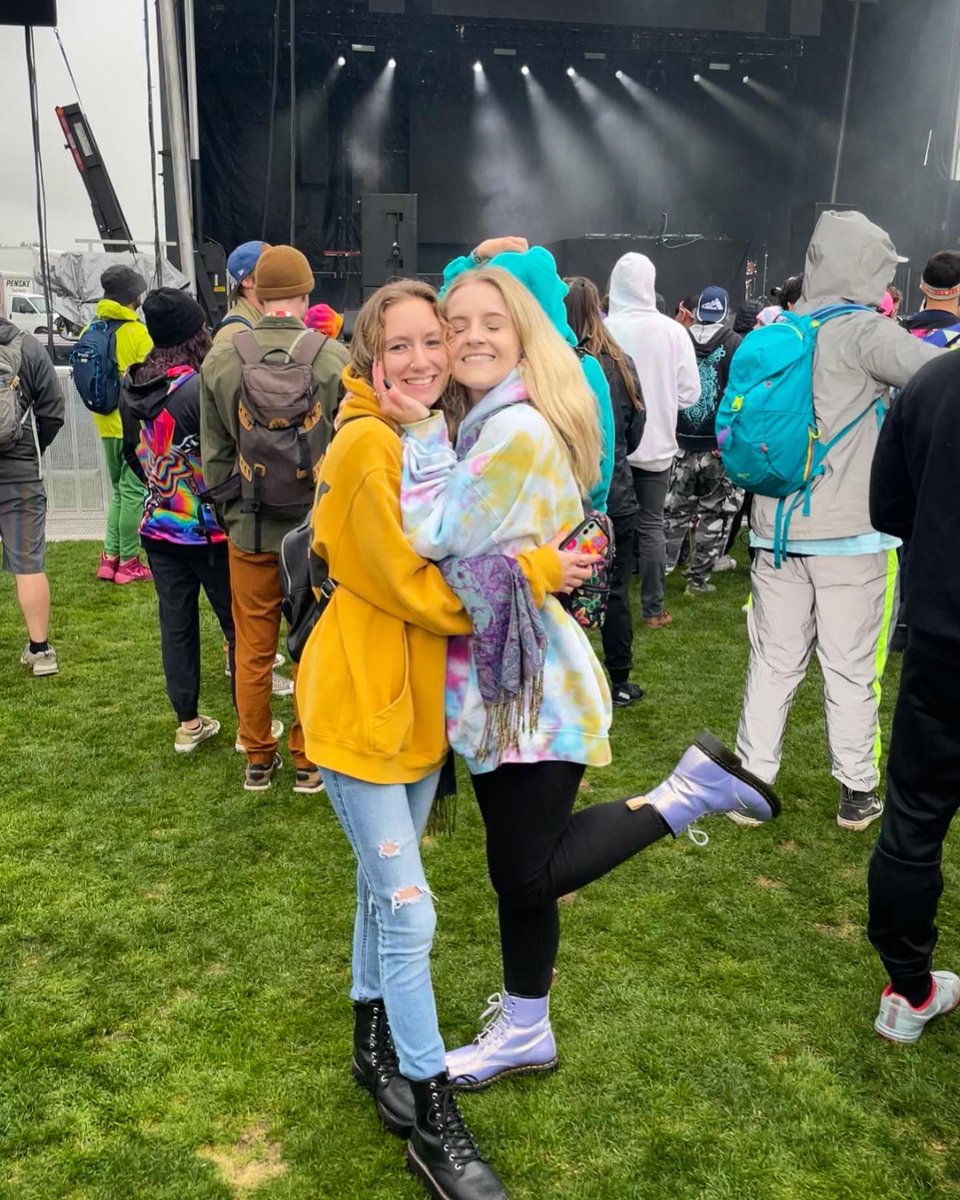 psychwardhalsey's tweet photo. thank you @elohimmusic your set was killer and it was wonderful to meet you 💜💜 https://t.co/8ahbUoGyAP
