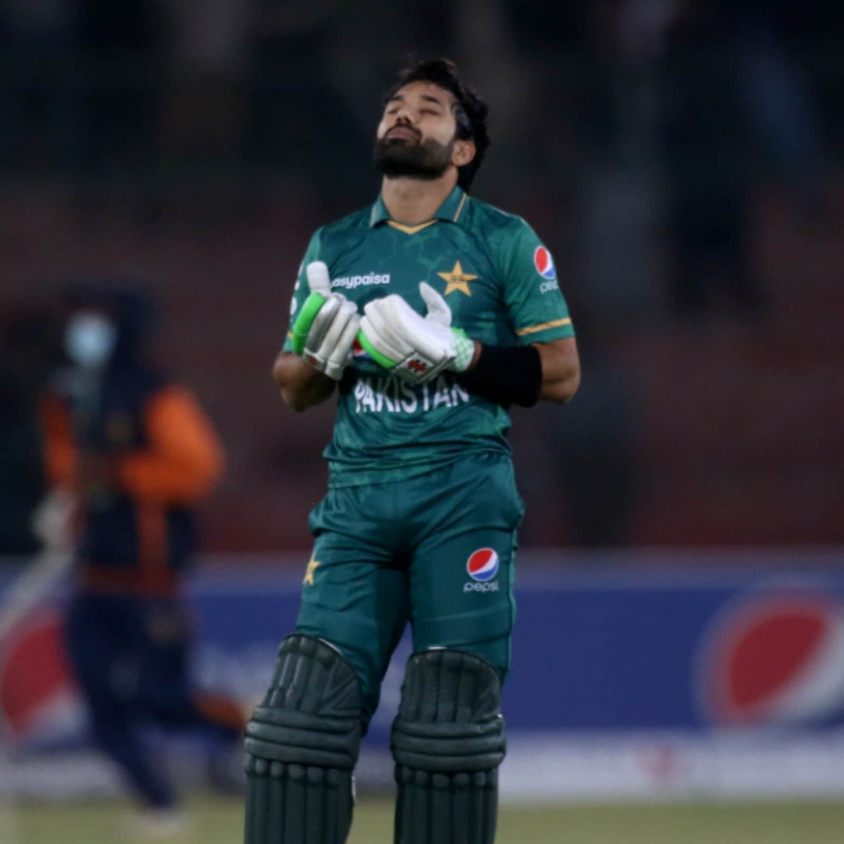 VSaman4's tweet photo. #wetrustyourizwan Stop calling him selfish.He is a gem.He always puts his faith on Allah how can you say such shit about him.They lose the match because that was not their day.If winning require a team effort one person can't do that alone. If he can do how far he can chase? https://t.co/YPIBH6tLIf