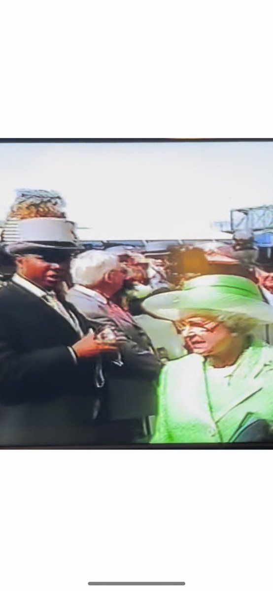 nnikeazor's tweet image. Never in the history of the modern world was a monarch more loved.
Your Majesty. You shall be greatly missed by a grateful nation, a grateful commonwealth and a grateful world. #ElizabethTheGreat #QueenElizabethII