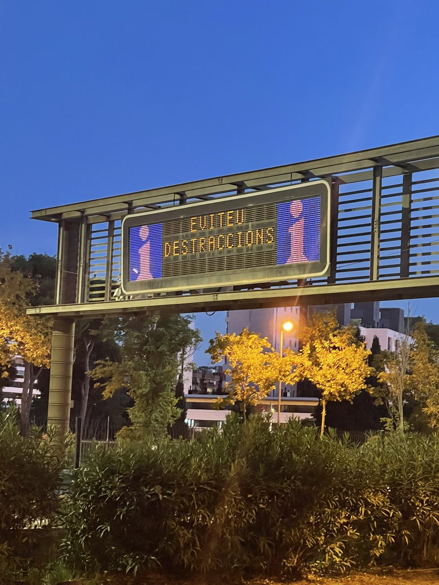 Algú ha tingut una distracció 😂😂.                
#humorcata
<a href="/bcn_ajuntament/">Ajuntament de Barcelona</a>