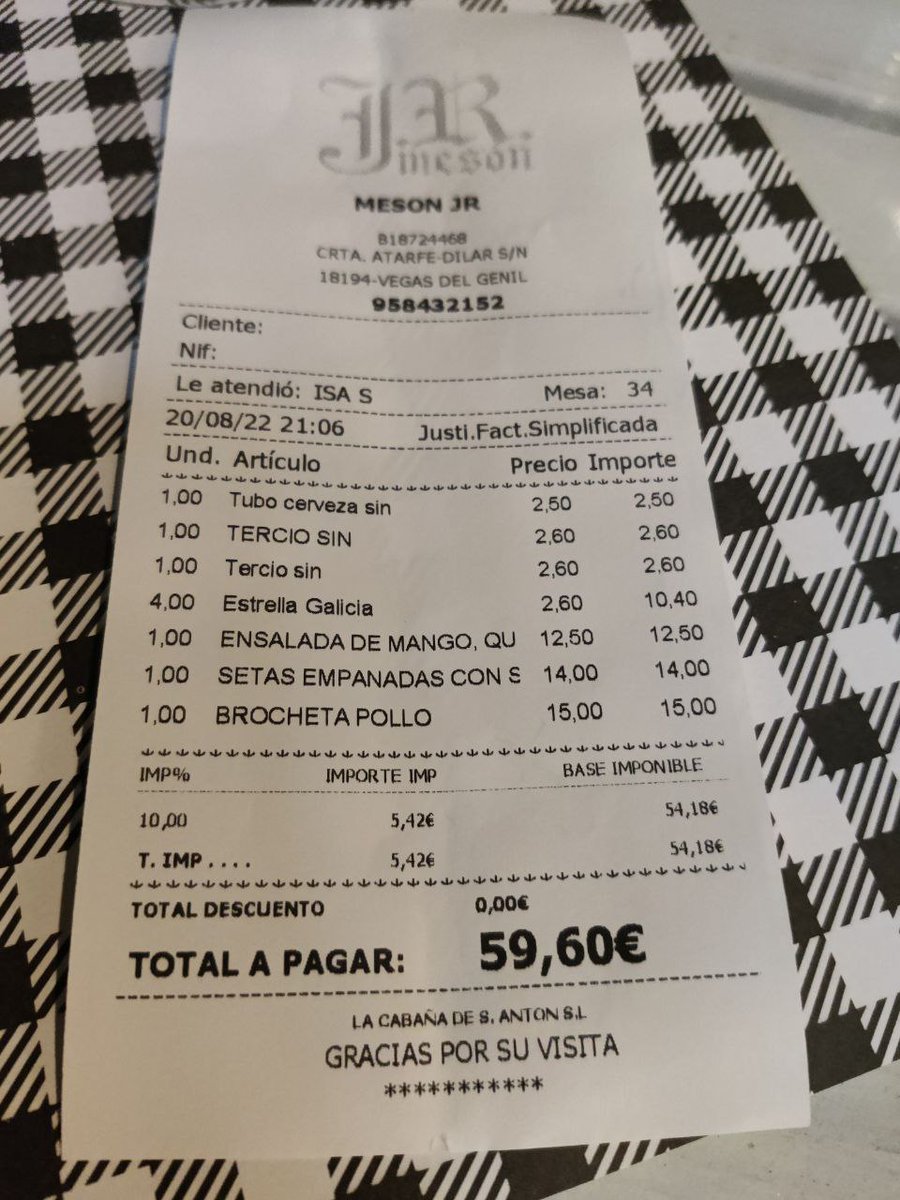 FranAisa's tweet photo. My family went for dinner + drinks with friends in Spain. 3 main courses, 4 beers and 3 beers without alcohol. How much do you think this would be in LA? https://t.co/mv9jlutDdi
