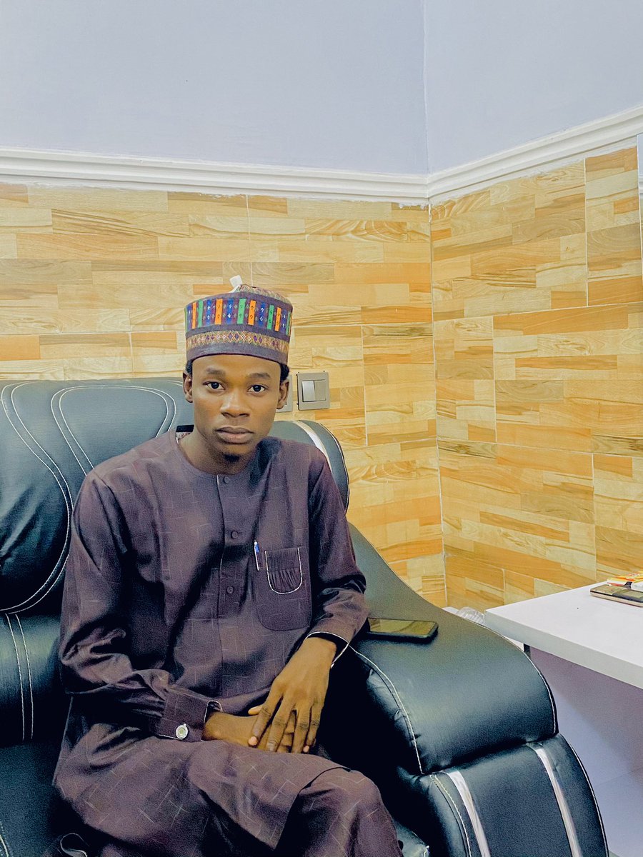 Nasarulawal's tweet photo. As far i get money to spend, who get money pass me no concern me😎 https://t.co/88bD8iYfq5