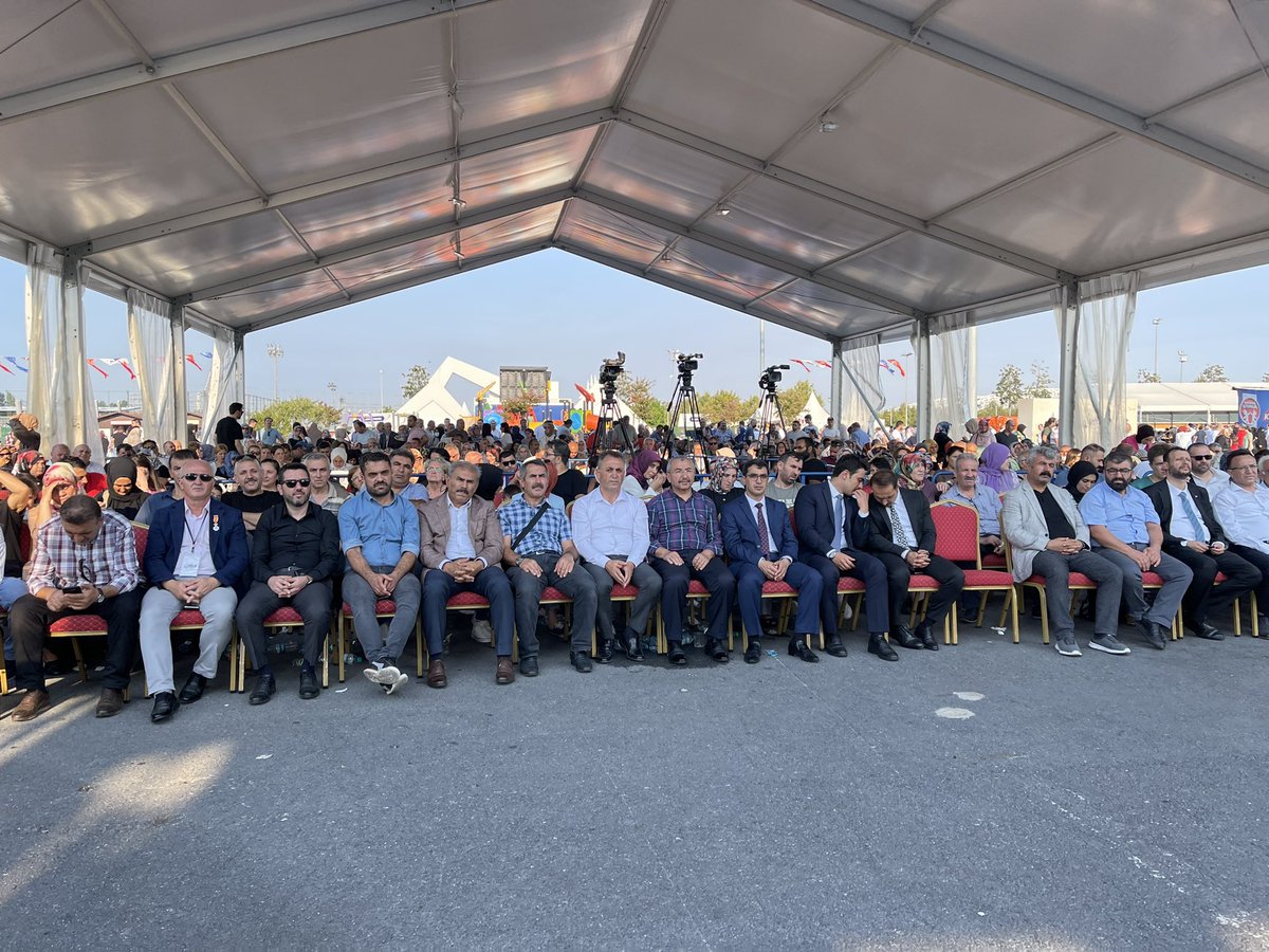 bbismailerdem's tweet photo. Dörtgün devam eden Sivas Tanıtım Günlerimiz bu akşam saatlerinde tamamlandı.

Tanıtım günleri oldukça yoğun katılım ve çok sayıda misafirlerimizin katılımı ile geçti.Emeği geçen tüm yönetim kurulu üyelerimize,hemşerilerime ve misafirlerimize şükranlarımı sunuyorum.

#SivasGünleri https://t.co/jQ8NgSryYf