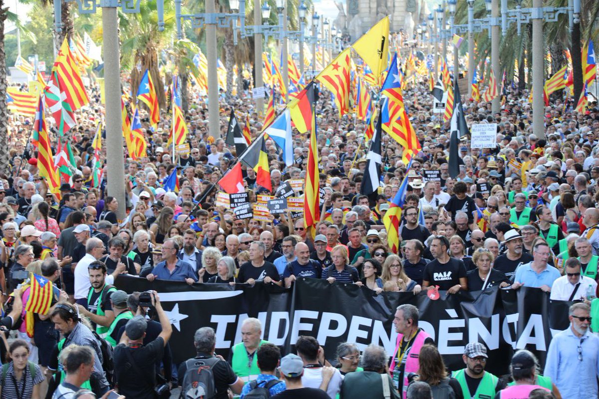 ⬛️⬜️📢 Infinites gràcies als més de 200 voluntaris que han fet possible aquesta #Diada2022. Però, sobretot, gràcies a tots els qui heu omplert els carrers de gom a gom. Som el país amb la gent més tossuda del món. No ens rendirem.

#TornemhiPerVèncer