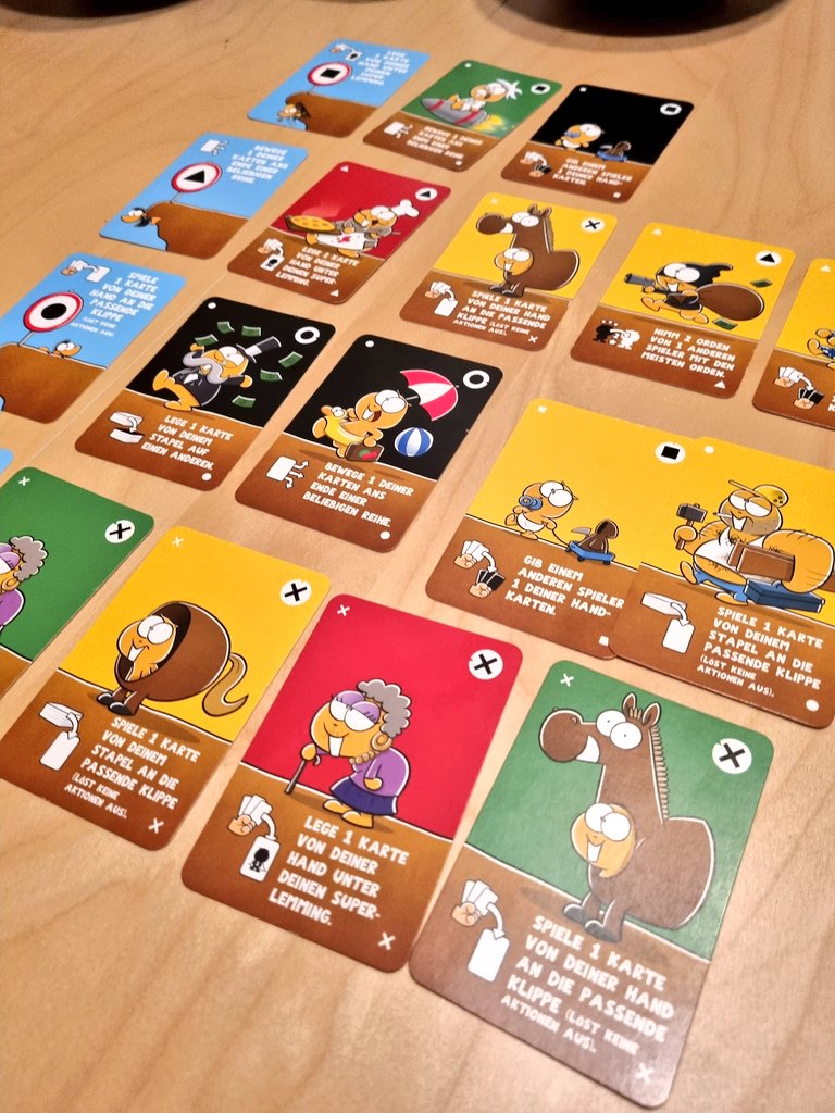 FerrariGirlBlog's tweet image. Wir stoßen heute endlich mal wieder @nichtlustig Lemminge von der Klippe - oder retten sie 😄 @joschasauer