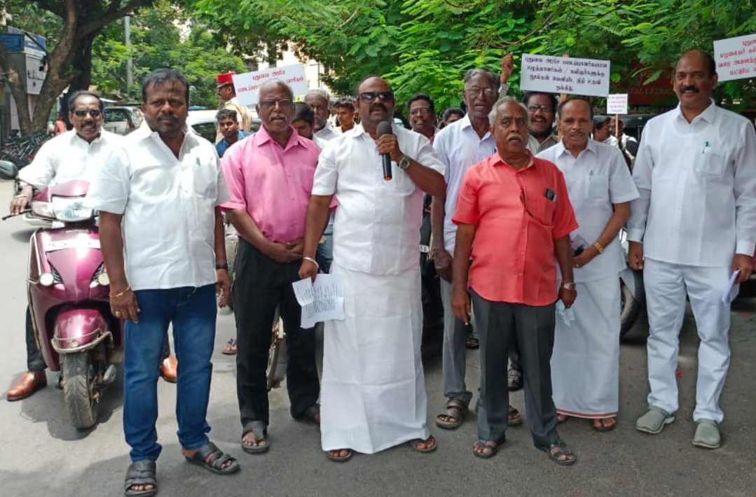 PutuvaiA's tweet photo. புதுச்சேரியில் தமிழ் வளர்ச்சித்துறையை உருவாக்க வேண்டும்,
தமிழை கட்டாயப் பாடமாக அறிவிக்க வேண்டும்,அரசு பள்ளியில��� படித்தவர்களுக்கு வேலைவாய்ப்புகளை அளித்திட வேண்டும், தமிழறிஞர்களுக்கு விருதுகளை வழங்கிட வேண்டுமென்ற  பல்வேறு , கோரிக்கைகளை முன்வைத்து பேரணி நடைபெற்றது.. https://t.co/Tnd0d5Bgpr