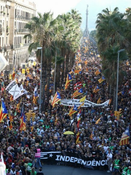 tonistrubellt's tweet photo. Massive pro-independence rally rocks Barcelona as Catalan National Assembly claims leading role in independence process that repression had left leaderless but anything but dead @nytimes @ClaraPonsati @hrw @AamerAnwar @BRAVENEWEUROPE1 @chrisbambery @guardian https://t.co/wR0Wjn3O2y