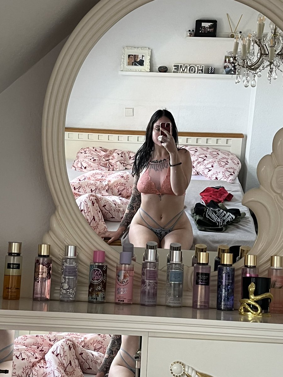 OFlionalili's tweet photo. Good Night everybody! 
Check out my Onlyfans 💛

https://t.co/AyVZMFTQr5 https://t.co/9zKBZ2DzW1