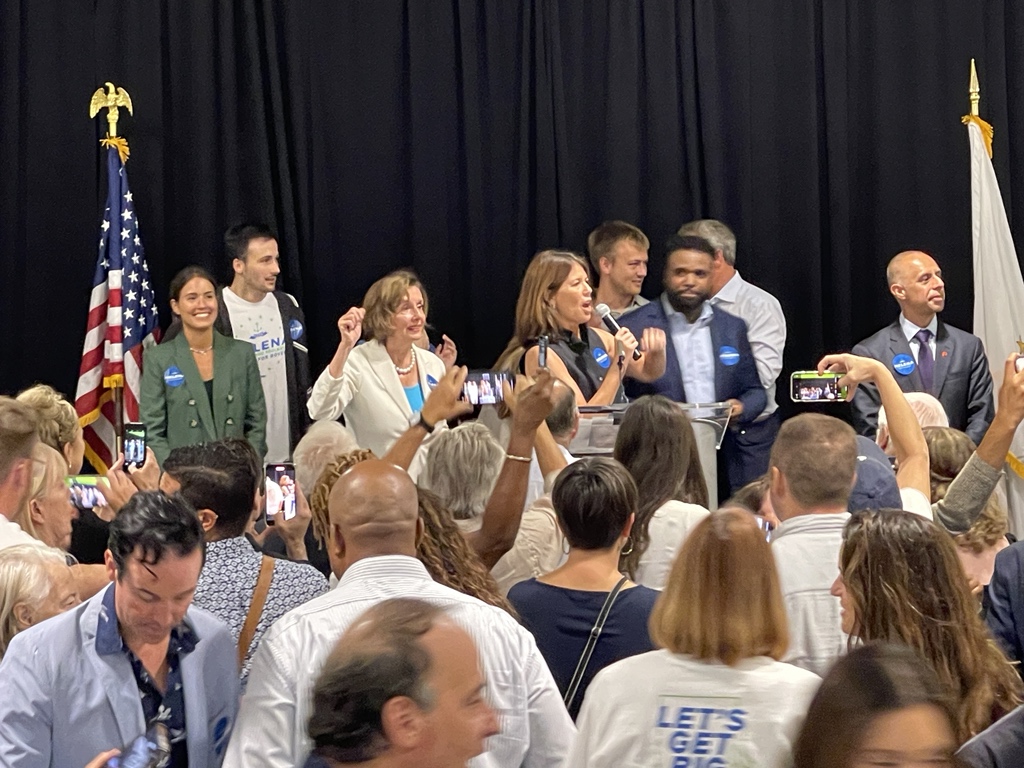 TedNesi's tweet photo. .@SpeakerPelosi wraps up @HelenaBFoulkes, besieging supporters to get out the vote over next 48 hrs

"We don't want to have any waste of time, any underutilized regrets and no regrets the day after the election that we could have done more... We don't agonize, we organize" #RIGov https://t.co/d9S6F28se2