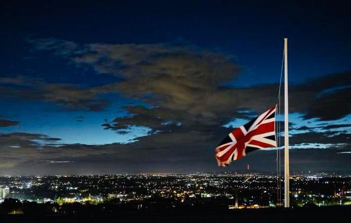 The flags are back to half-mast as we continue with the official period of mourning until the Queen’s funeral on Monday, 19 September. 🇬🇧