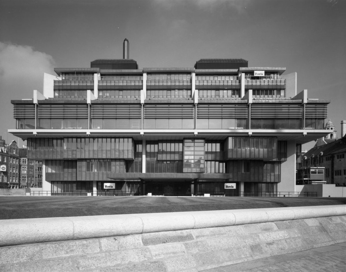 OSaumarezSmith's tweet image. There are currently two major postwar buildings named after Queen Elizabeth II with live Certificates of Immunity from listing, which new culture secretary @michelledonelan ought now to rethink.

1. Powell &amp;amp; Moya's splendid QEII Conference Centre, Westminster (1981-6)