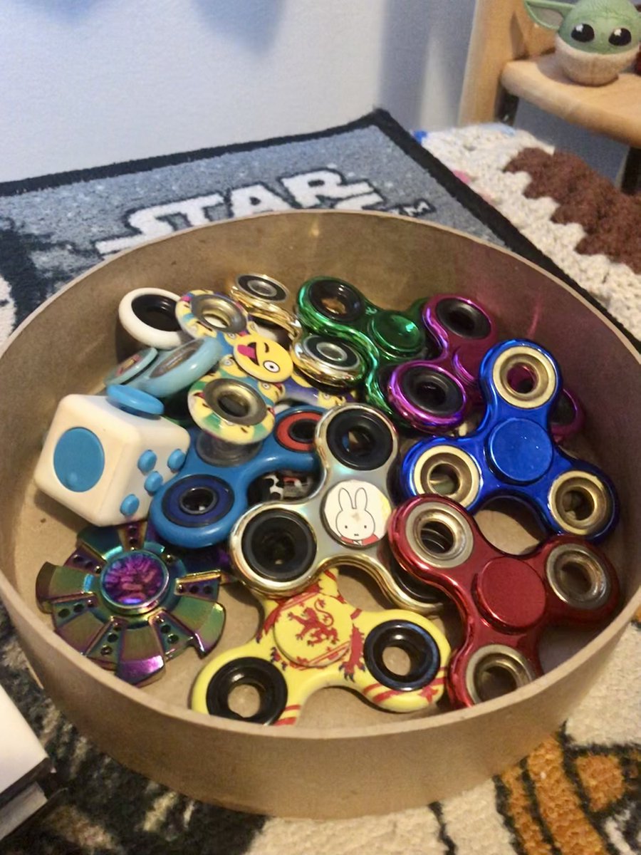 Maddi_Jane42's tweet photo. Am I cool yet? #meme #MEMES #fidgetspinner #RIP2016 #oldmemes #joke #middleschool https://t.co/1CC4tJjvKU