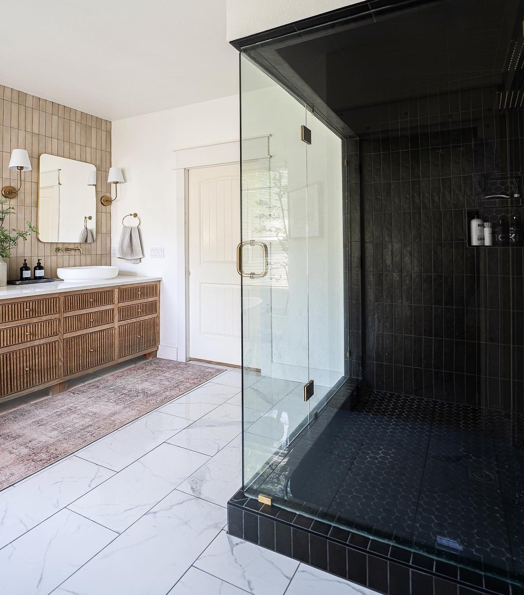 A little drama never hurt anyone, and we're all here for this matte black shower using the Makoto Collection! bit.ly/3cmsao2

 Wall Tile: Makoto 2.5x10 in Tatami Beige
Shower Tile: Makoto 2.5x10 in Kuroi Black
Shower Floors: Makoto 2" Circle in Kuroi Black