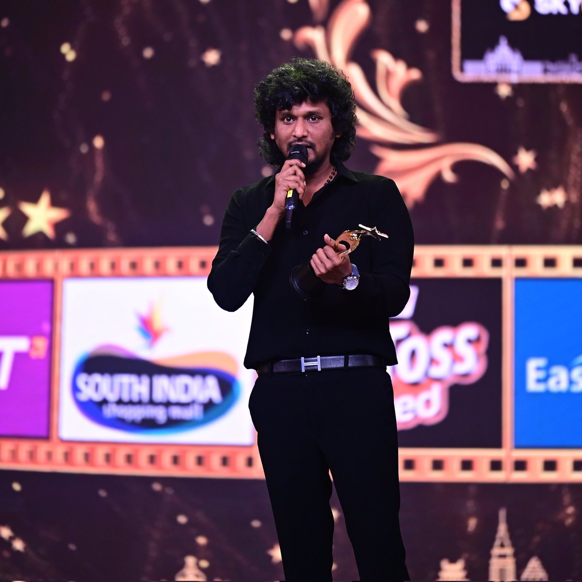 Congrats <a href="/Dir_Lokesh/">Lokesh Kanagaraj</a> for winning best director award for Master in #SIMA2022.