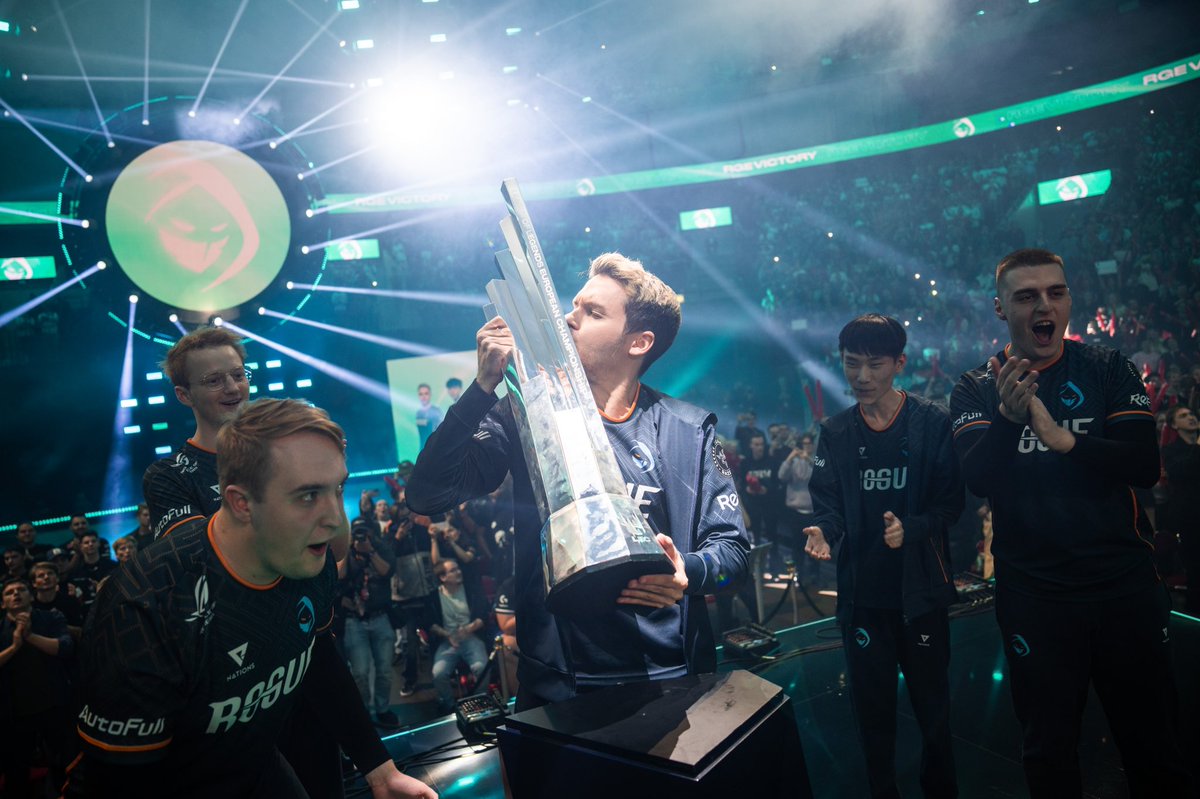 Odoamne's tweet image. Choke on this trophy motherfuckers