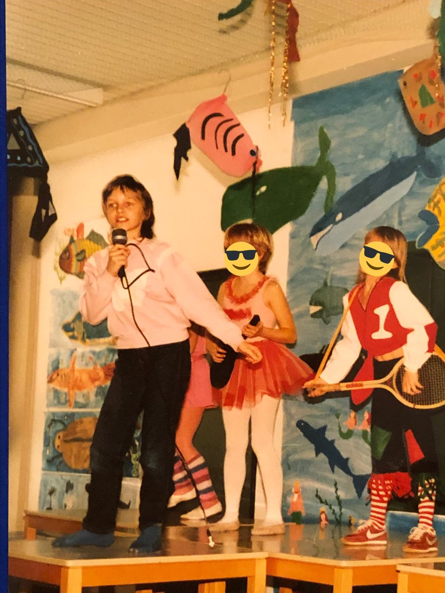 FrauPerla's tweet photo. Ich grüße @nitaniti84 und alle Fans der #MiniPlaybackShow.
Sehen sie hier das Perlchen anno 1985 bei einer Nena Performance.
Ja ich war Nena.
!B https://t.co/w3y4NUAuOd