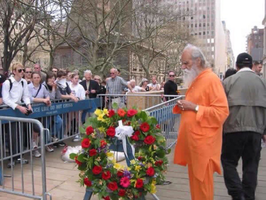IntegralYogaCtr's tweet photo. @SwSatchidananda offering blessings and praying for the victims of 9/11 and their families, friends and colleagues. . 2001.   -You Are Still Here?” A 9/11 True Story https://t.co/SeJ9jVuj05…. #newswise @Diane_Ladd #ForbesLife @angelrain108 @integralyogasf @IntegralYogaNYC https://t.co/LjKwuVcEu3