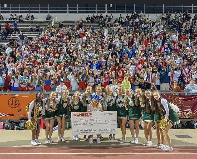 Big win for the Cavs on and off the field last night. Cavs Community collected and donated 1553 lbs of food to support Feeding SD! Total amount was 3898 lbs with the other high schools. Shout out to Scheels for providing the opportunity!