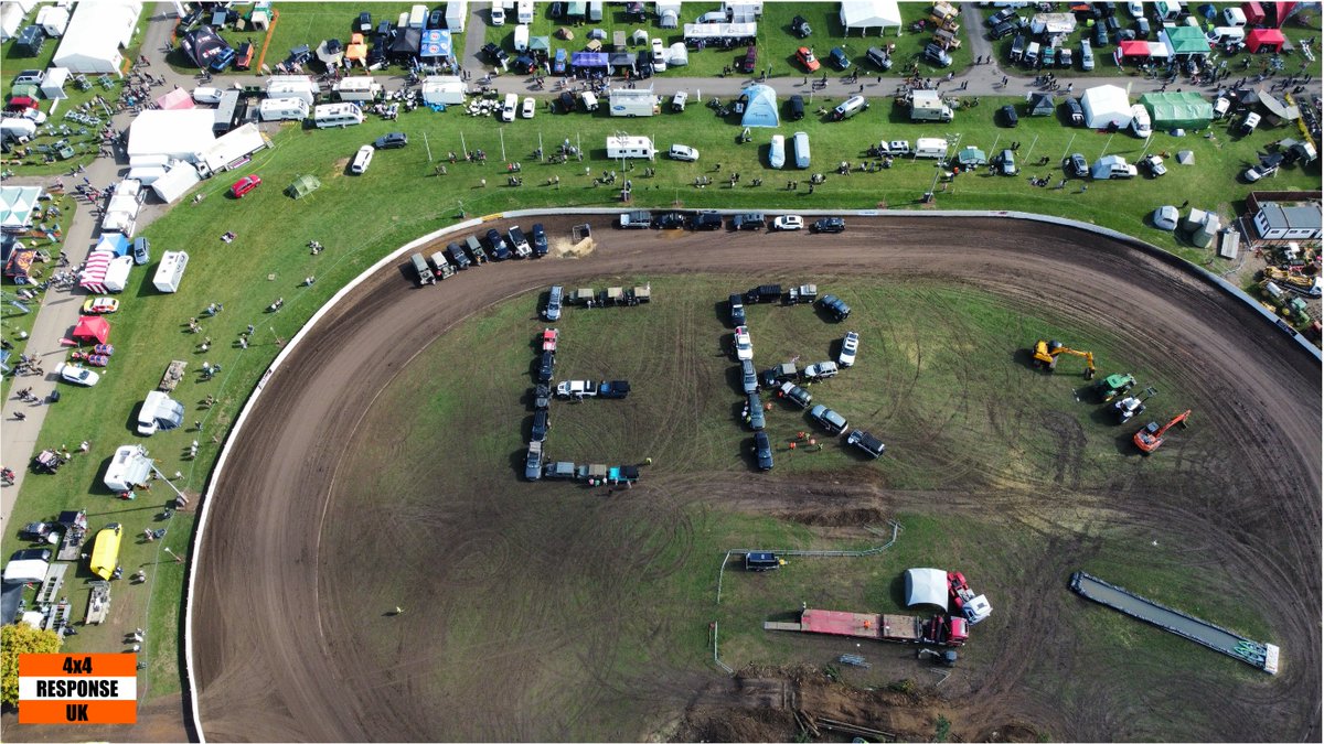 While our teams were at LRO we had the honour of supplying vehicles to attend the main arena on both Saturday and Sunday to spell out the letters ER in a tribute to Her Majesty the Queen. During this time a two minute silence was held in remembrance. #4x4RUK #4x4RUKLRO22