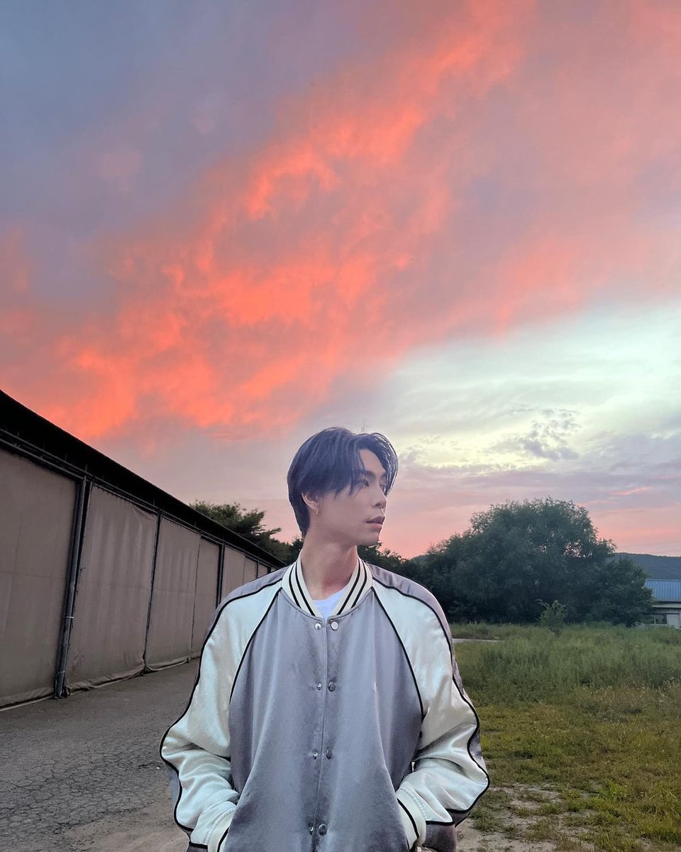 Johnny_Egypt's tweet photo. •°22.09.11°•

تحديث جوني عبر الانستجرام 

-☁️☁️

#JOHNNY #NCT #쟈니 #엔시티 @NCTsmtown_127 @NCTsmtown https://t.co/Cdwr9mtnd8